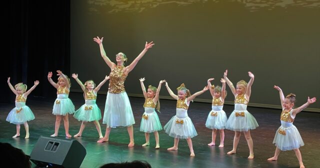Stepz Dance Kinder class with teacher